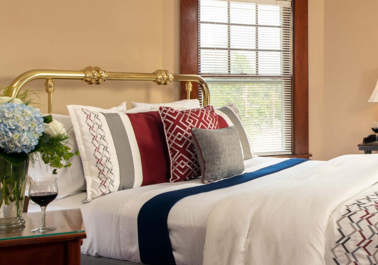 فالماوث Palmer House Inn الغرفة الصورة